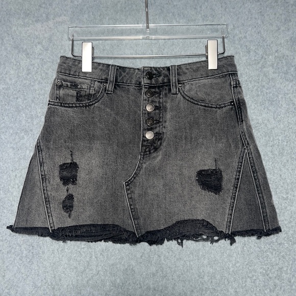 We The Free Rainn Distressed Black denim mini skirt Sz 26 - Picture 2 of 7